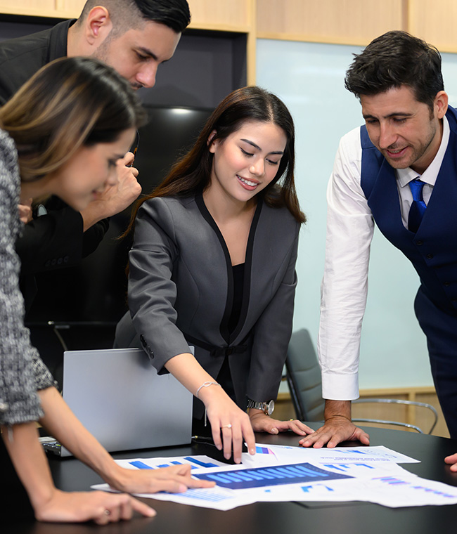 Group of business team meeting and brainstorming a ZMQ2H2X